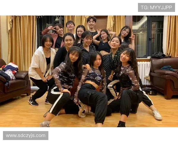 南京街舞队与北京街舞队赛后复盘团队协作的精彩瞬间与经验分享